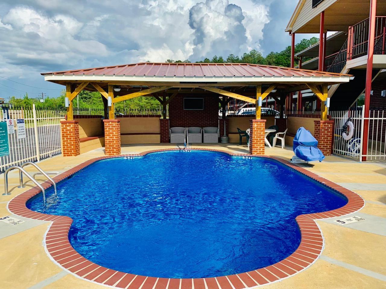 Star Plus Inn & Suites Selmer Exteriör bild