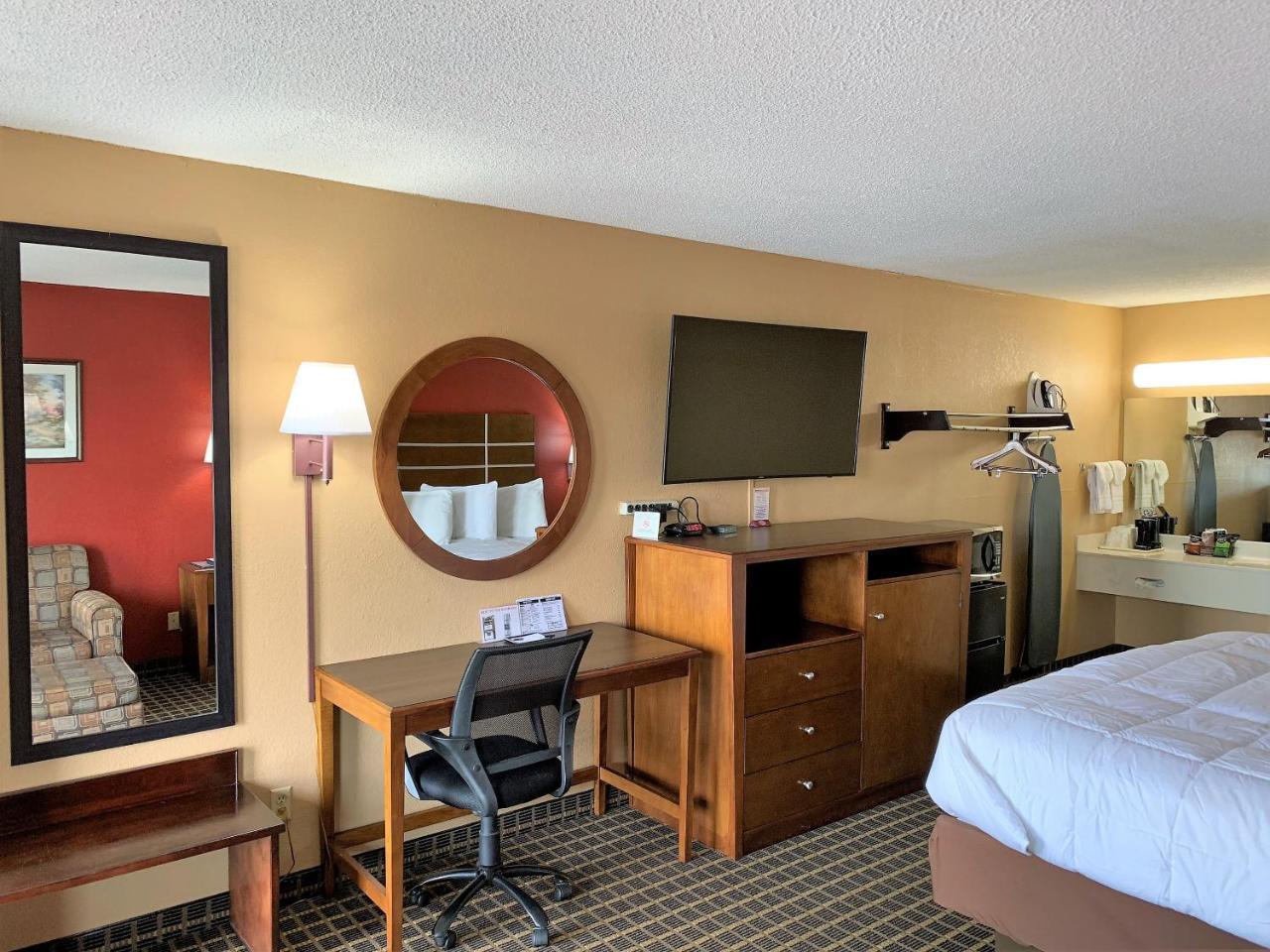 Star Plus Inn & Suites Selmer Exteriör bild