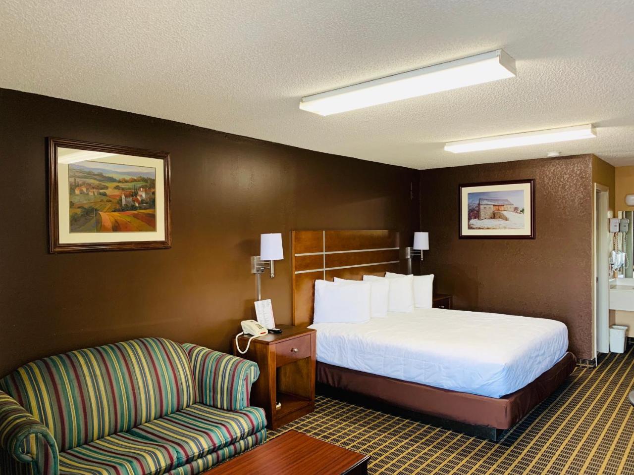 Star Plus Inn & Suites Selmer Exteriör bild