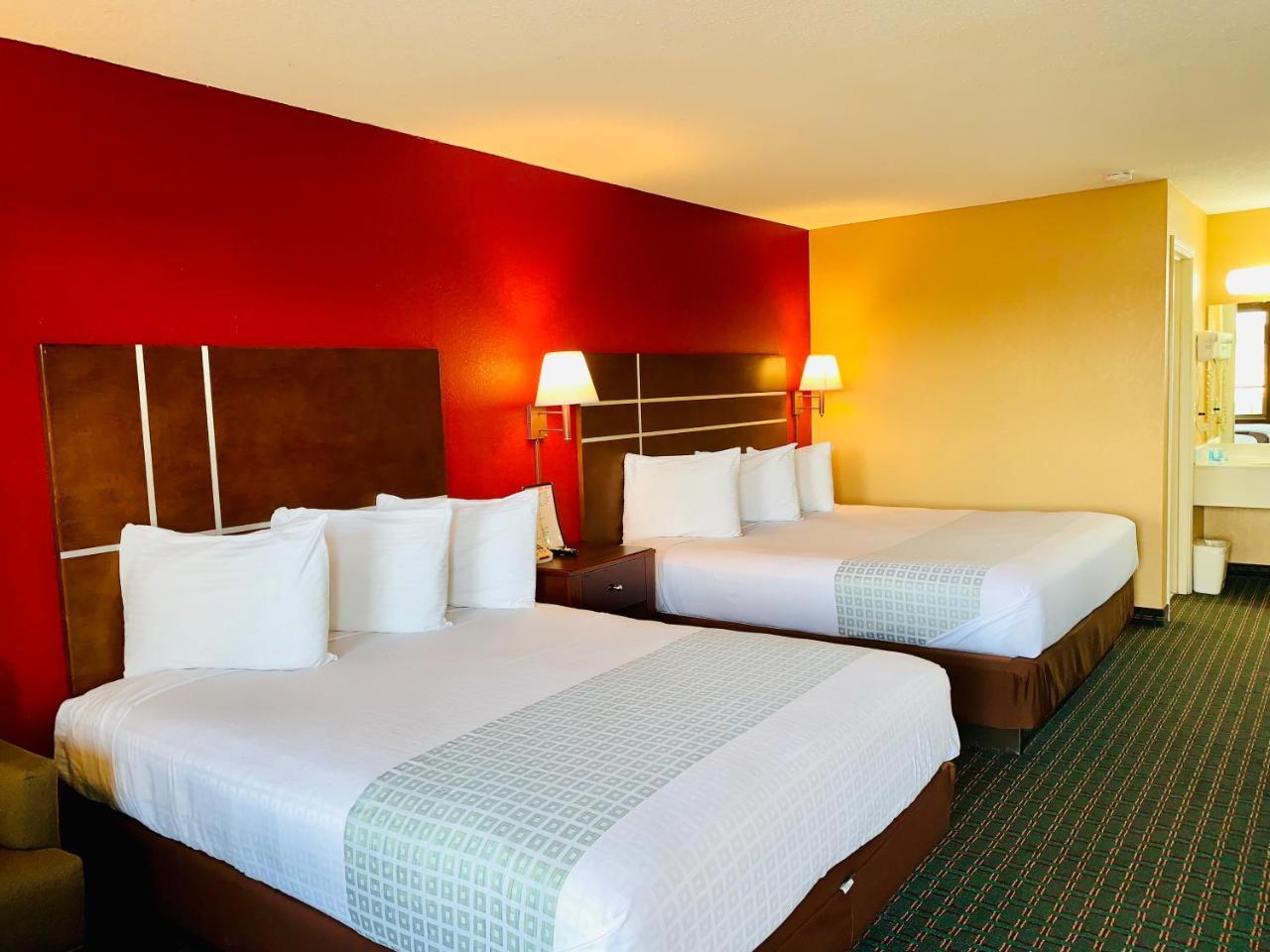 Star Plus Inn & Suites Selmer Exteriör bild