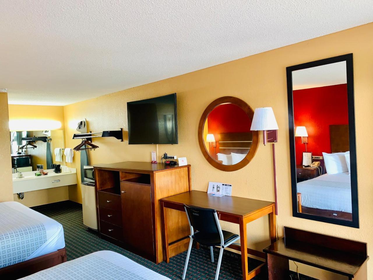 Star Plus Inn & Suites Selmer Exteriör bild