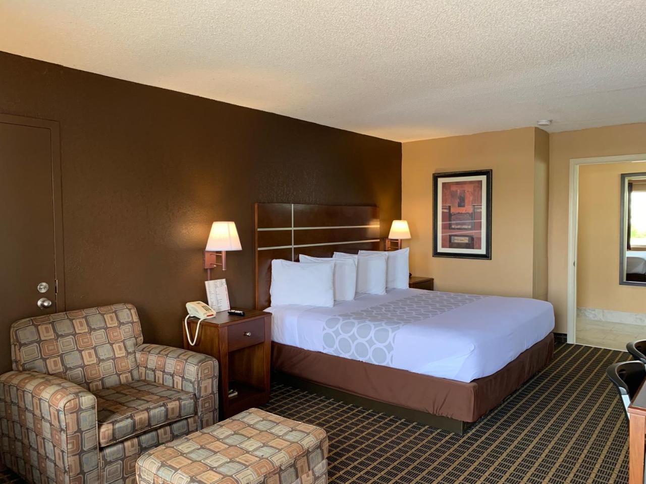 Star Plus Inn & Suites Selmer Exteriör bild