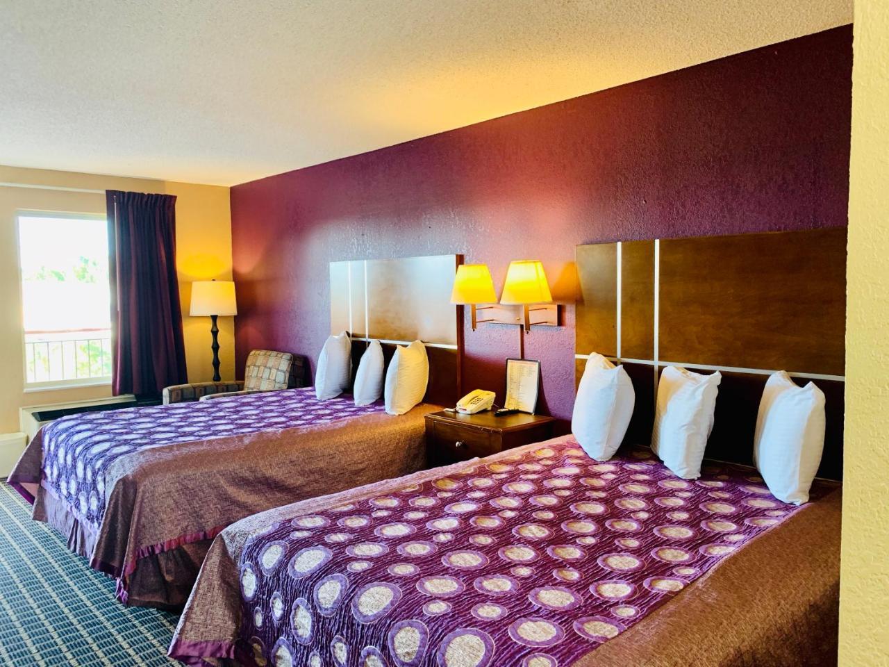 Star Plus Inn & Suites Selmer Exteriör bild