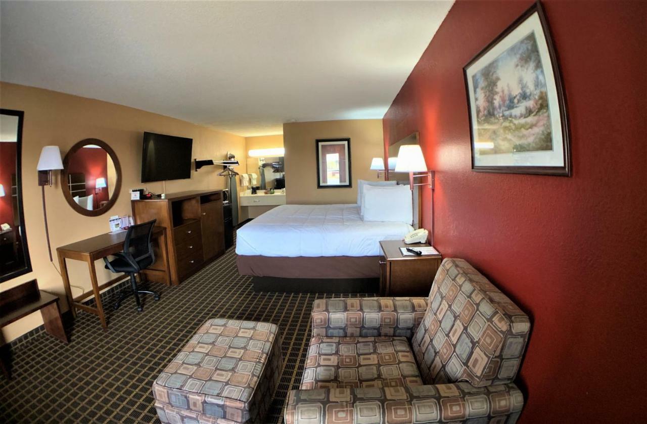 Star Plus Inn & Suites Selmer Exteriör bild