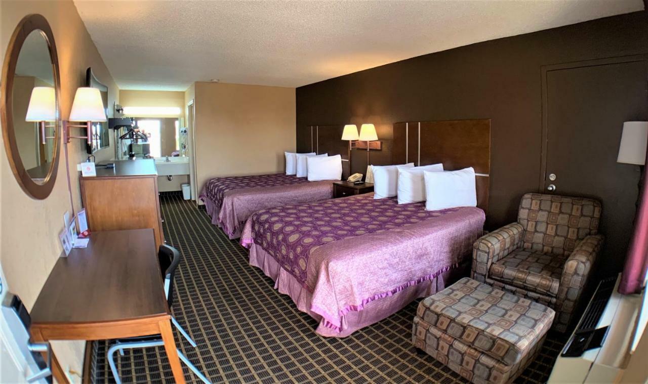 Star Plus Inn & Suites Selmer Exteriör bild